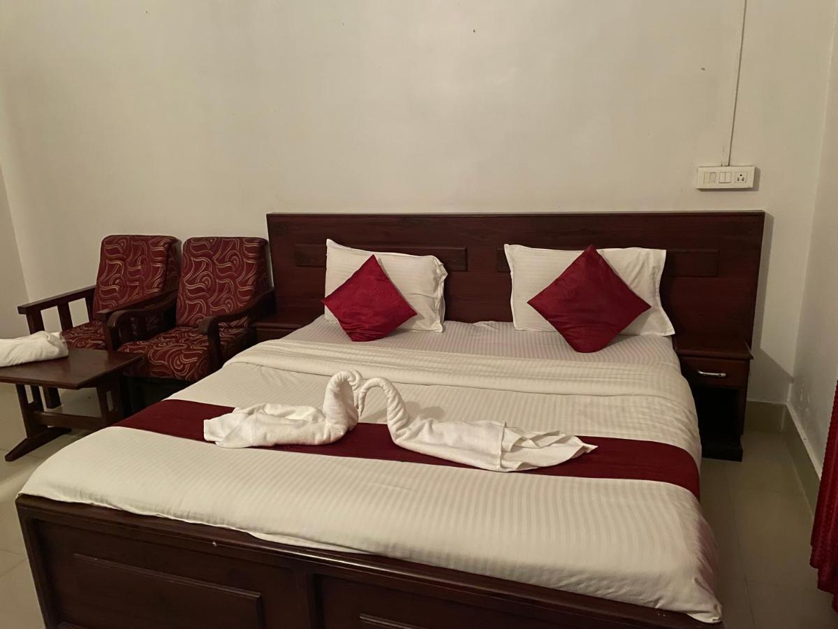 Hotel Caveri Madikeri Ngoại thất bức ảnh
