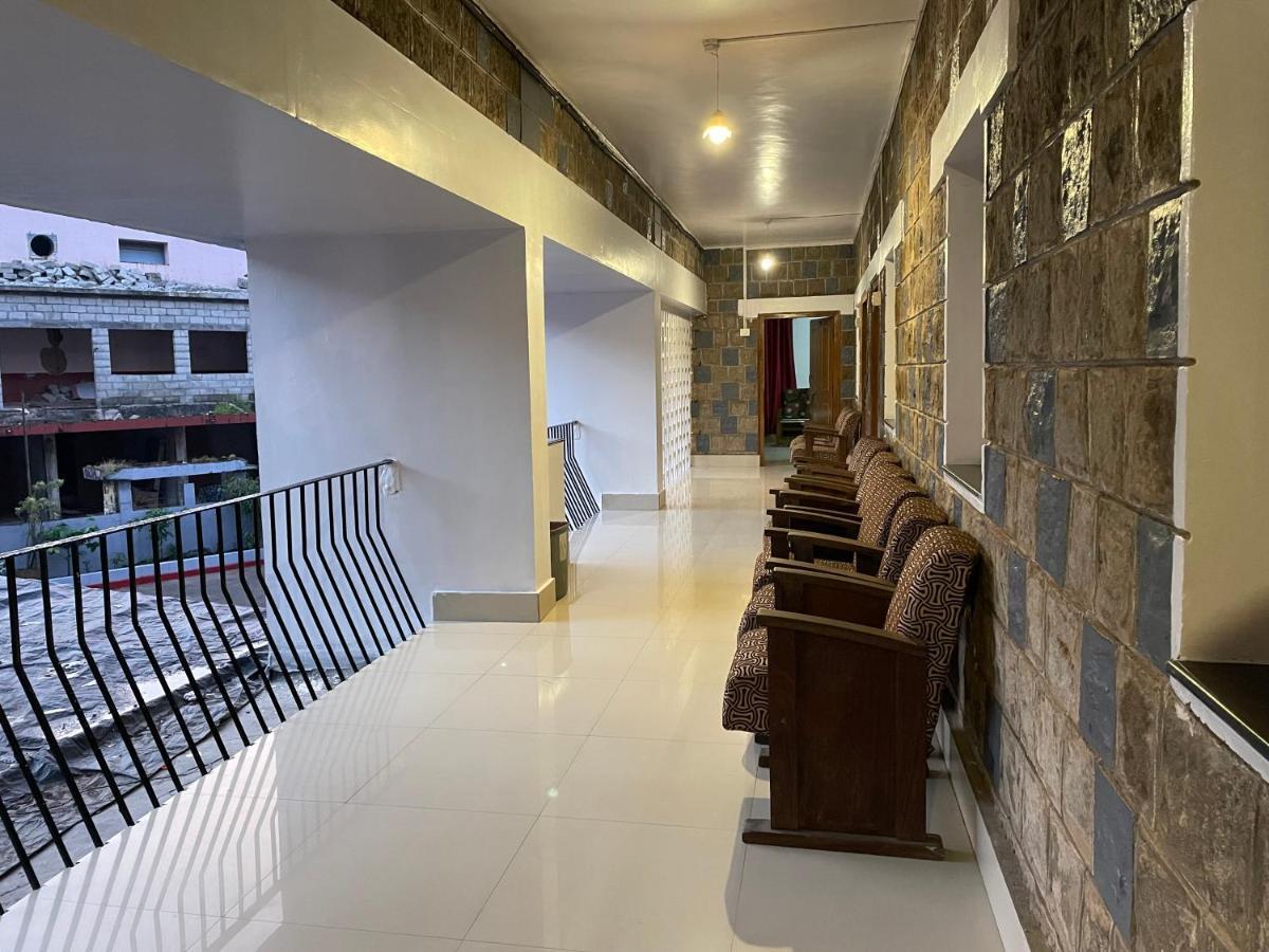 Hotel Caveri Madikeri Ngoại thất bức ảnh