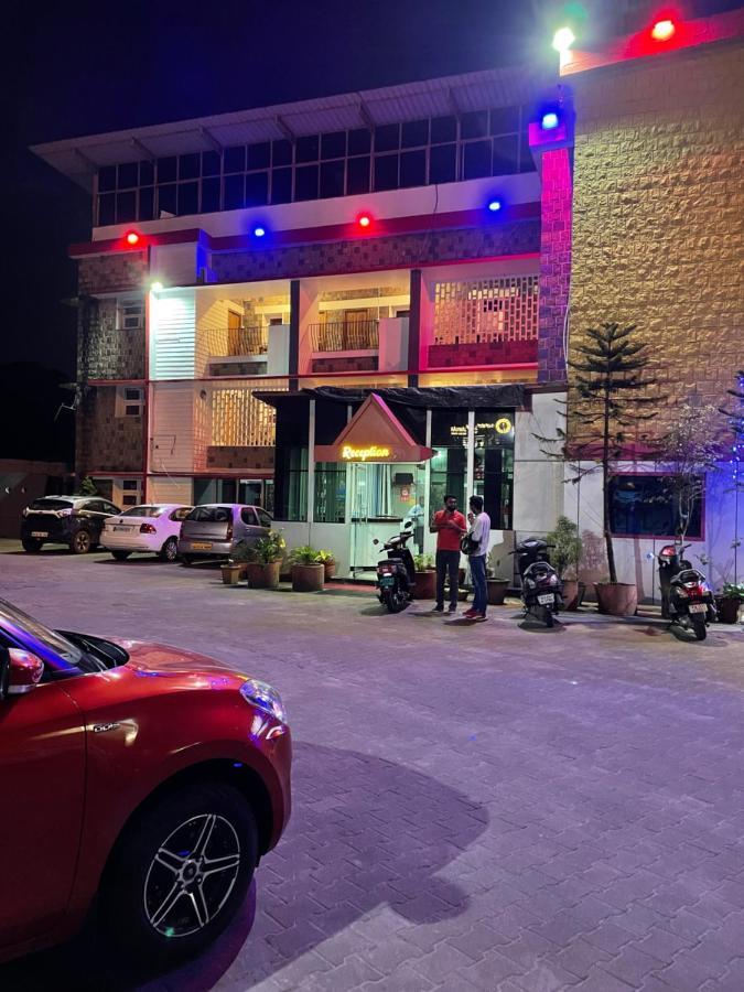 Hotel Caveri Madikeri Ngoại thất bức ảnh