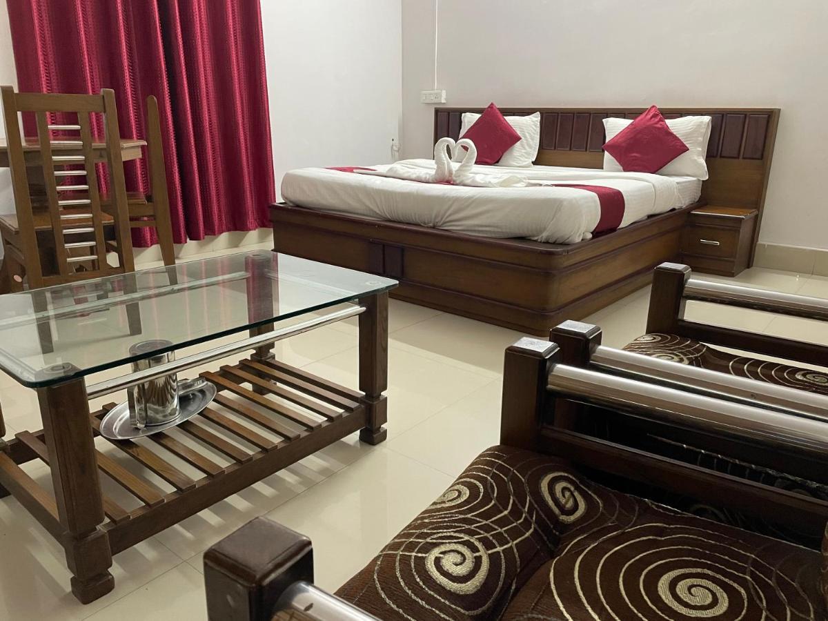 Hotel Caveri Madikeri Ngoại thất bức ảnh