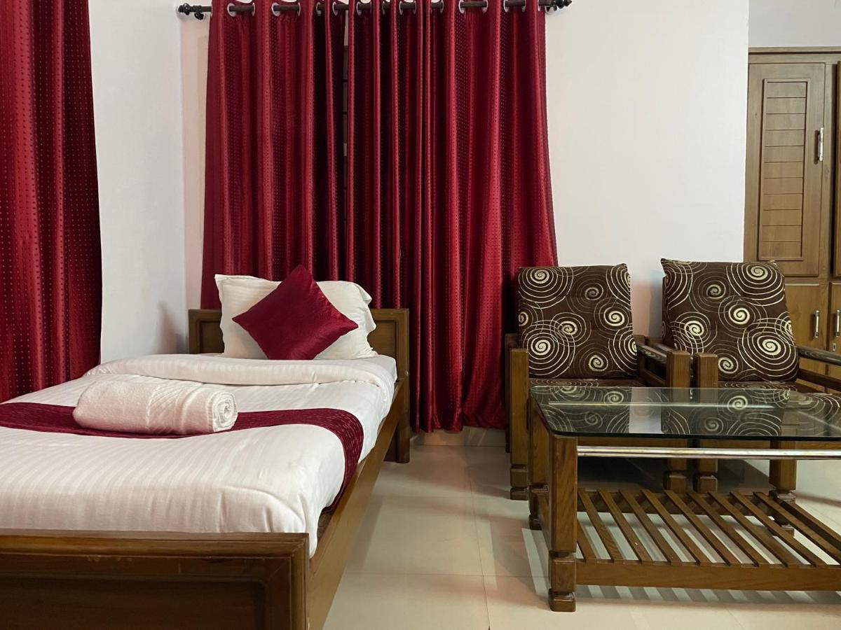 Hotel Caveri Madikeri Ngoại thất bức ảnh