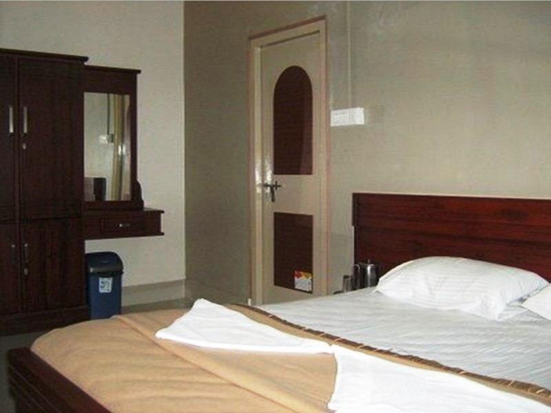 Hotel Caveri Madikeri Ngoại thất bức ảnh