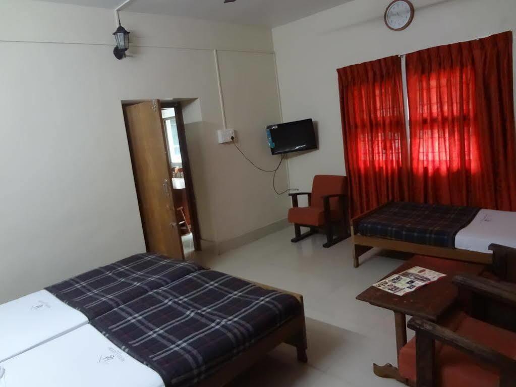 Hotel Caveri Madikeri Ngoại thất bức ảnh