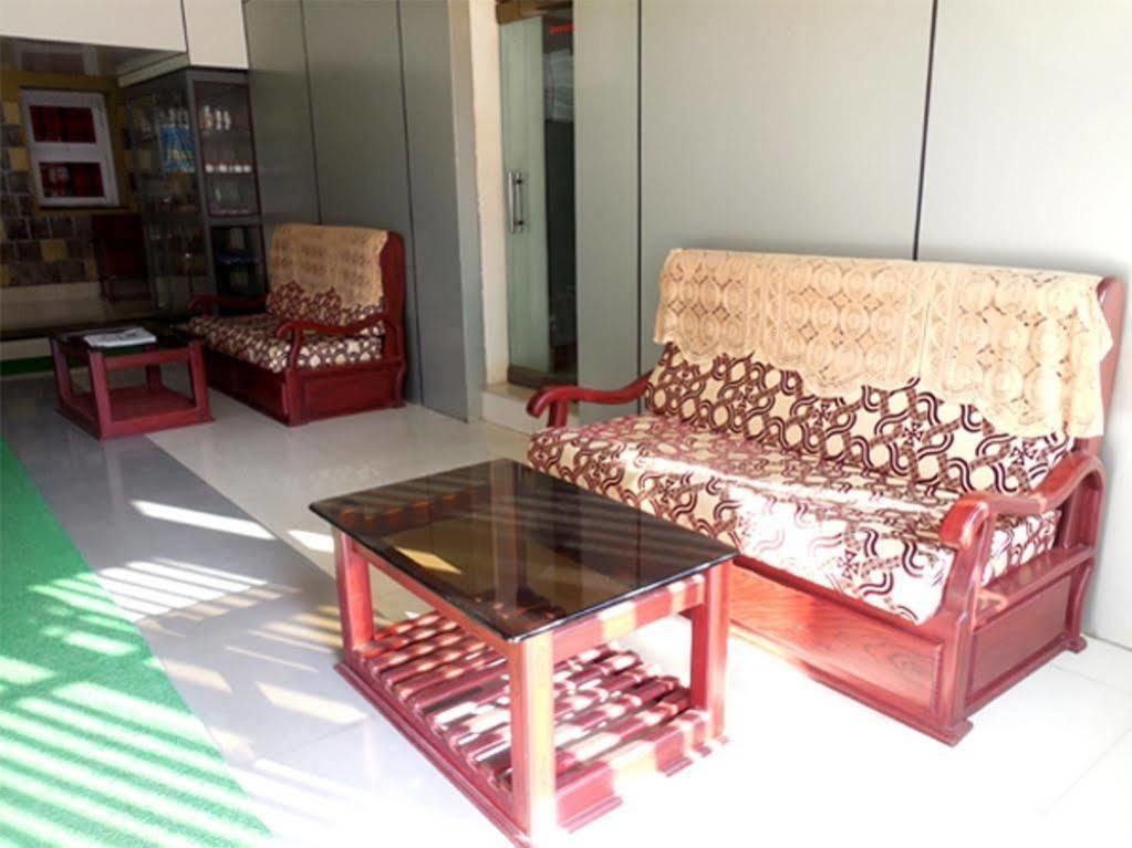 Hotel Caveri Madikeri Ngoại thất bức ảnh