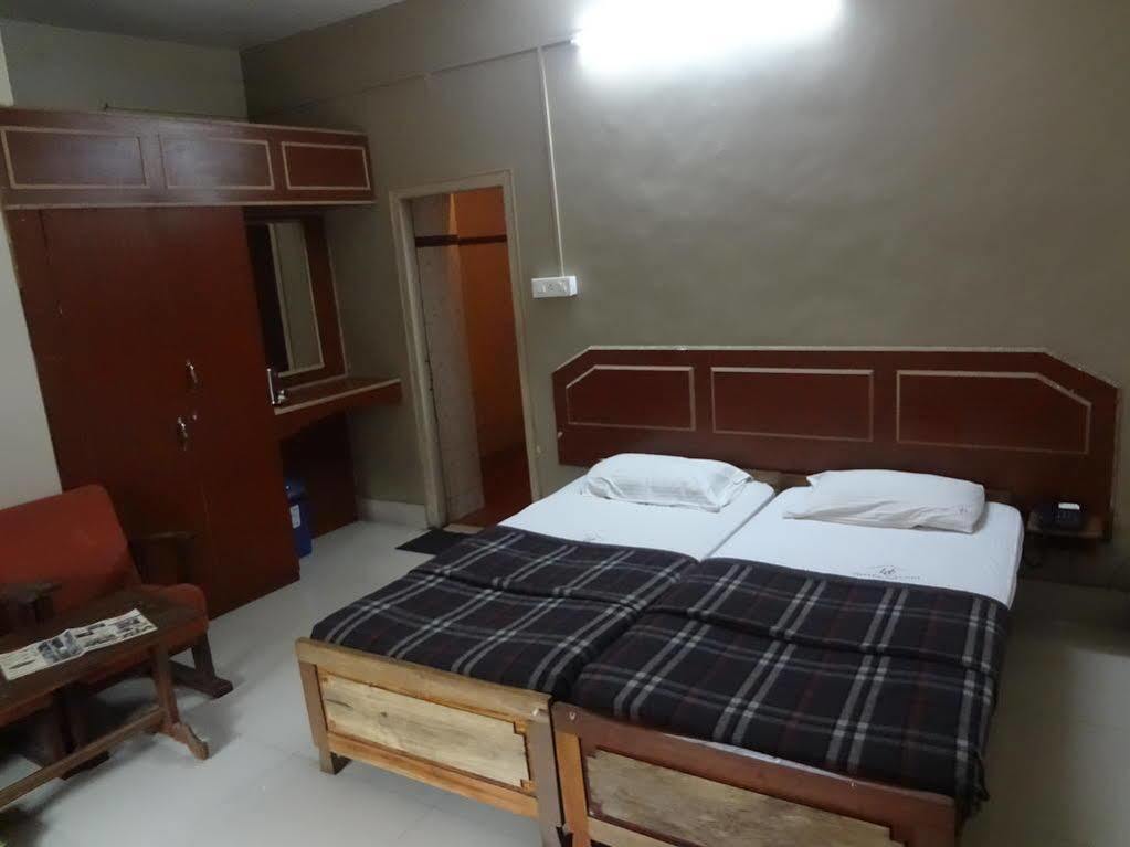 Hotel Caveri Madikeri Ngoại thất bức ảnh
